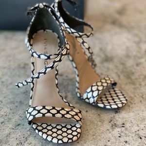 Via Spiga Tiara Blk/Wht strap heel